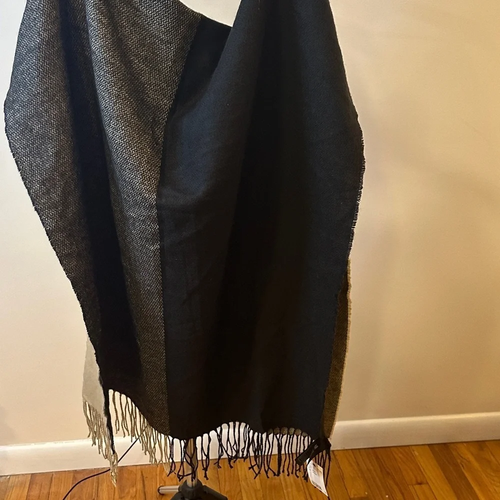H&M Two-Tone Beige and Black Scarf